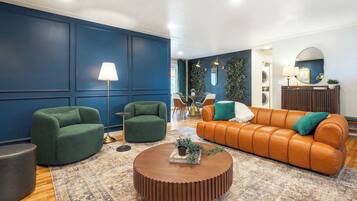 Smart-TV, peis, videospill og fotballspill