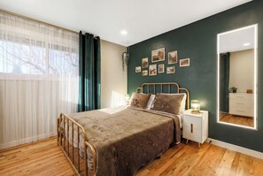 5 Schlafzimmer, Schreibtisch, Bügeleisen/Bügelbrett, kostenloses WLAN