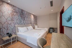 House - Ermes Deluxe Family Room With French Balcony (Durrës)
