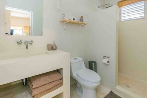 Apartment | Bathroom - Dreamer Economy Room (Sosúa)