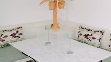 Free daily full breakfast