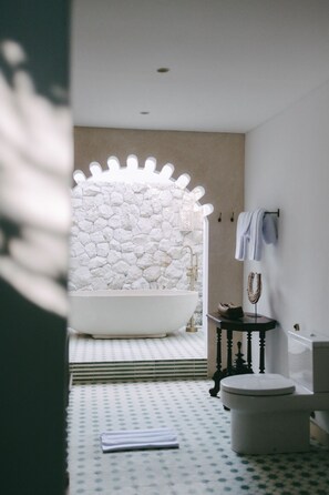 Villa – deluxe, privat basseng | Bad | Designertoalettartikler, hårføner, badekåper og tøfler