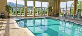 Clean+Comfy1BRw/Views! OpenLR/D/K! GasFP, HPool,HTub, WorkRemote+Play AllYear!🤗