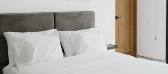 Nude Antigua - Modern Apartment #4