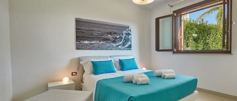 Iron/ironing board, travel crib, WiFi, bed sheets