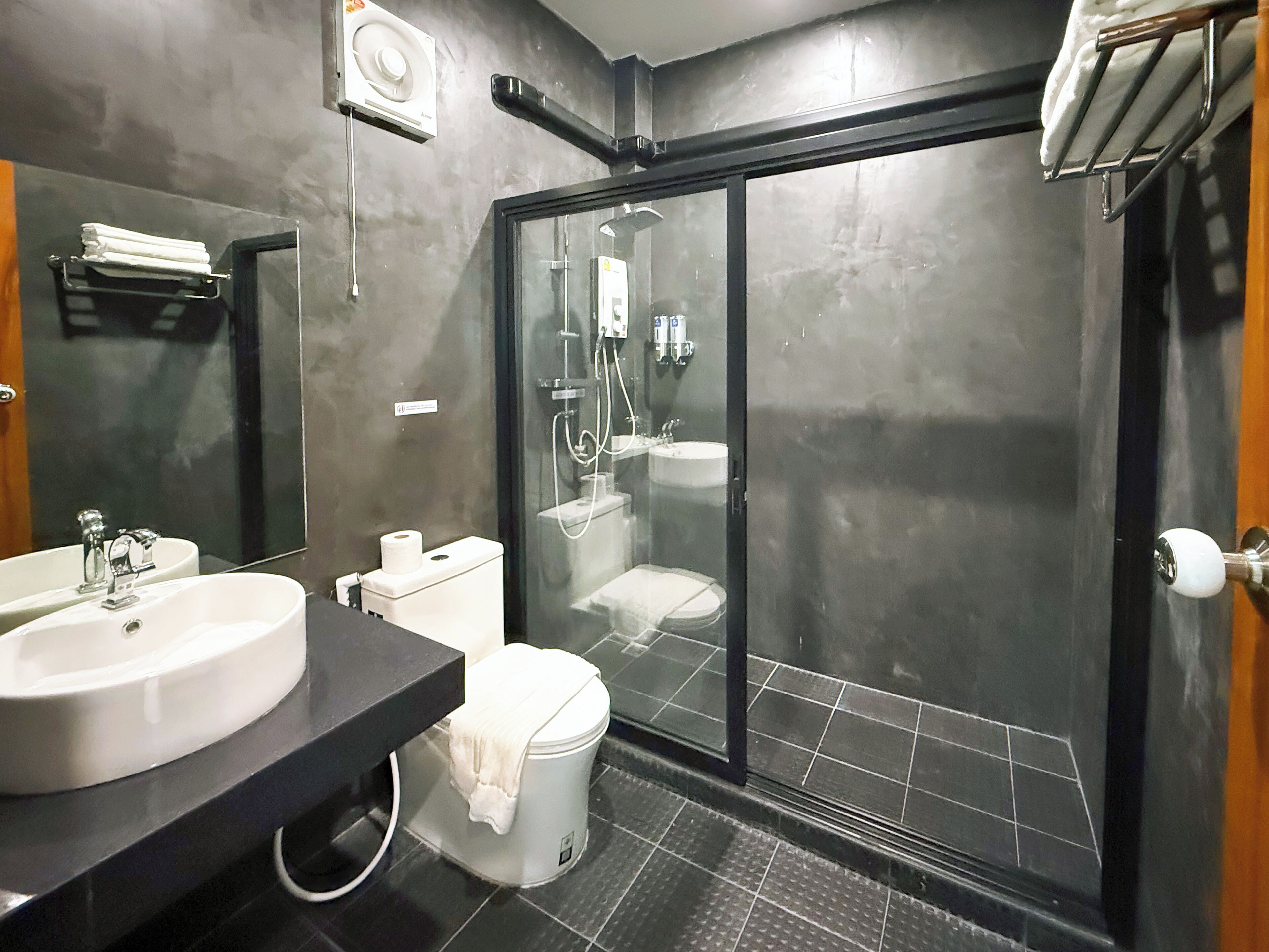 Shower, bidet, towels, soap