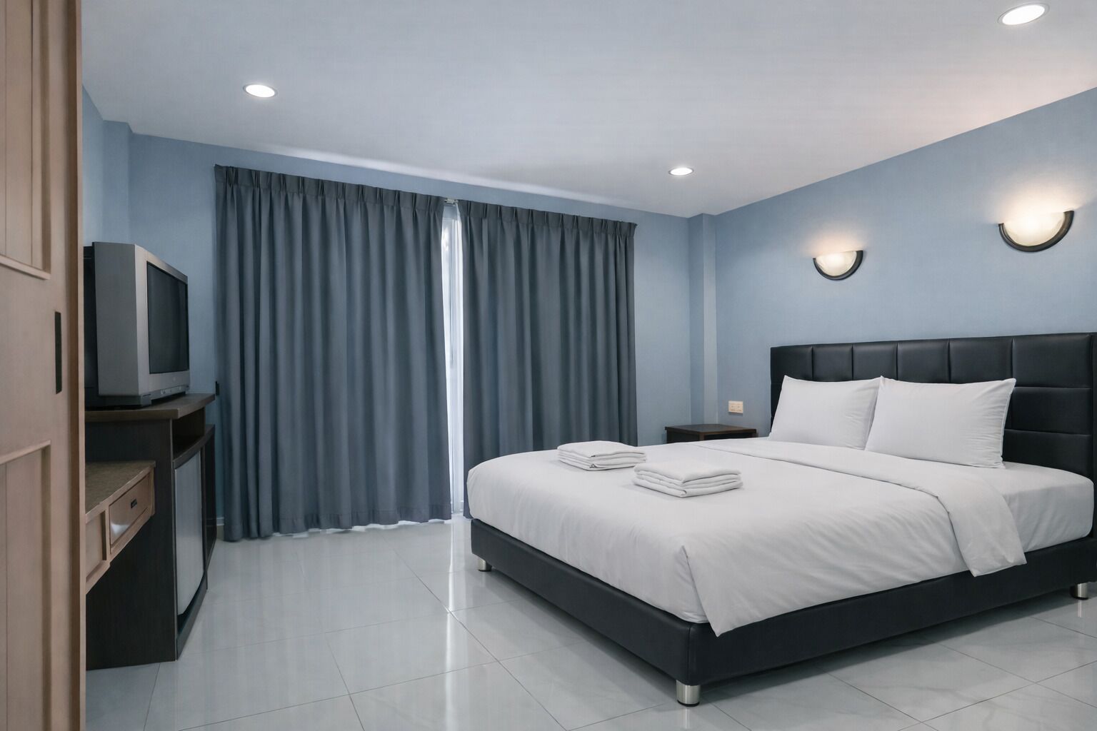 Triple Room, City View