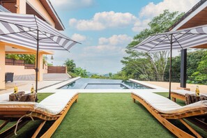 Outdoor pool - Ocean-View Jungle Villa with Infinity Pool (Playa Hermosa)