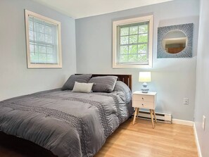 2 makuuhuonetta, silitysrauta/-lauta, ilmainen Wi-Fi, vuodevaatteet