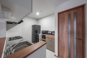 Apartment | Private kitchen | Fridge, microwave, stovetop, highchair - HILLS NISEKO D (Nisekocho)