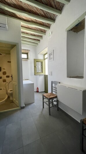 Shower, hair dryer, towels, soap - Camaraki Green House Serifos , (Serifos)