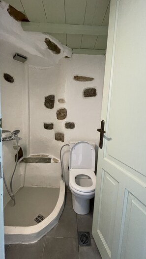 Shower, hair dryer, towels, soap - Camaraki Green House Serifos , (Serifos)
