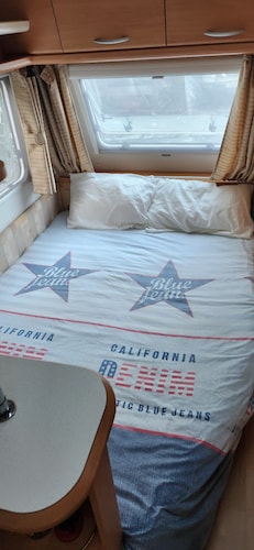 COZY CARAVAN IN PEACEFUL COUNTRY SETTING