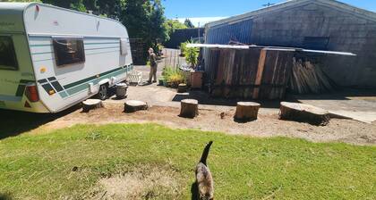 COZY CARAVAN IN PEACEFUL COUNTRY SETTING