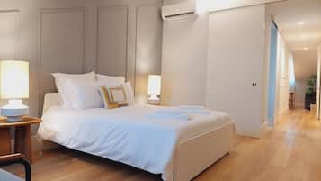 2 bedrooms, desk, iron/ironing board, travel crib