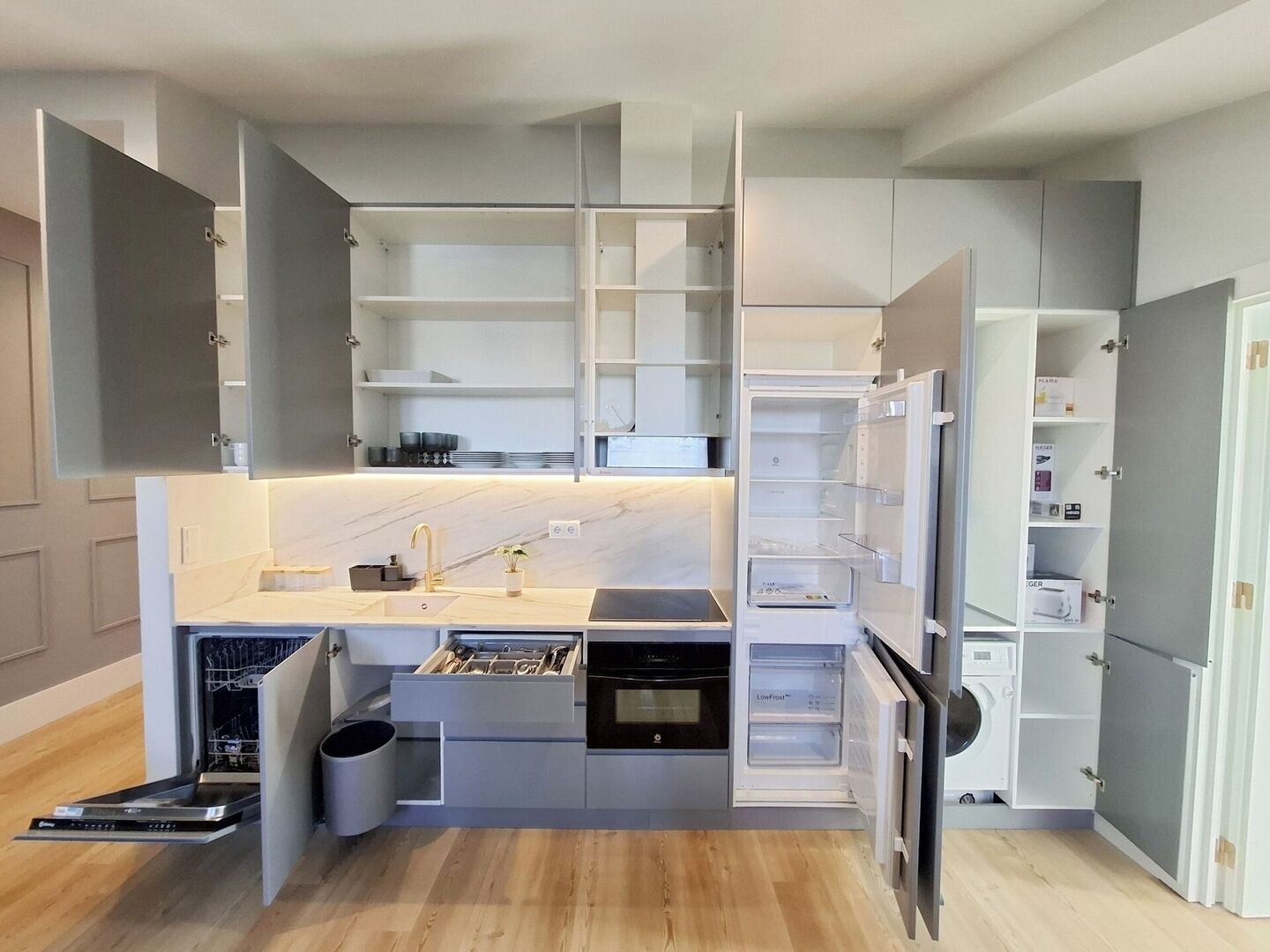 Geladeira, micro-ondas, fogão, cooktop