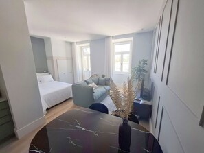 Interior - Studio 104 • Lisbon • Patio • Elevator • A/C (Lisbon)