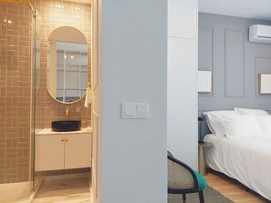 1 habitación, tabla de planchar con plancha, cuna de viaje y wifi 