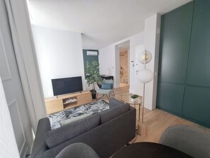 TV - Studio 401 • Lisbon • Elevator • A/C • Fast Wi-Fi (Lisbon)