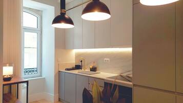 Refrigerador, microondas, horno, placa de cocina