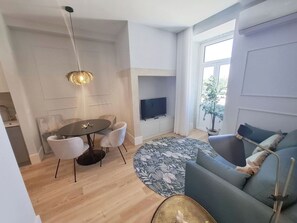 TV - Apartment 307 • Lisbon • 1 bedroom • Balcony • A/C (Lisbon)