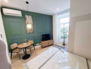 Iron/ironing board, WiFi, bed sheets - Studio 204 • Lisbon • Balcony • Elevator • A/C (Lisbon)