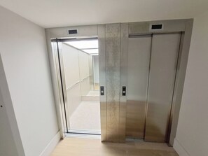 Interior - Studio 103 • Lisbon • Patio • Elevator • A/C (Lisbon)