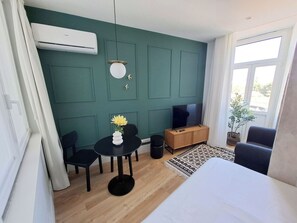 Iron/ironing board, WiFi, bed sheets - Studio 404 • Lisbon • Balcony • Elevator • A/C (Lisbon)