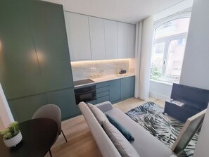 TV - Studio 302 • Lisbon • Balcony • Elevator • A/C (Lisbon)