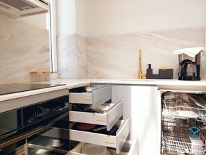 Fridge, microwave, oven, stovetop - Apartment 502• Lisbon • 1 bedroom • Elevator • A/C (Lisbon)