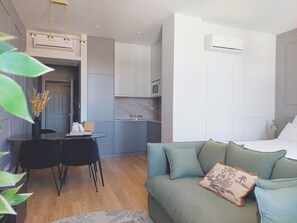 TV - Studio 305 • Lisbon • Balcony • Elevator • A/C (Lisbon)