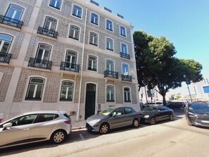 Exterior - Studio 305 • Lisbon • Balcony • Elevator • A/C (Lisbon)