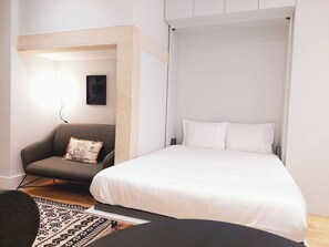 Iron/ironing board, travel cot, WiFi, bed sheets - Studio 304 • Lisbon • Balcony • Elevator • A/C (Lisbon)