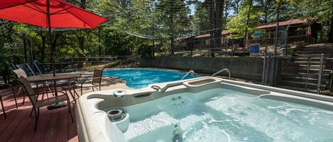 Outdoor spa tub
