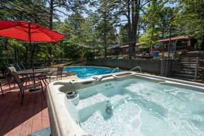 Outdoor spa tub - The Vintage Garage | Updated Cozy Condo| Walk to Dining | Hot Tub | 1 Mile to Silver Dollar City! (Branson)