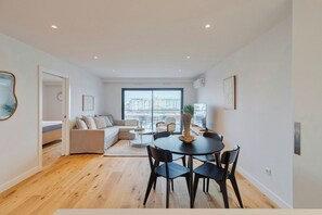 Dining - Serenity Suite I (Setúbal)