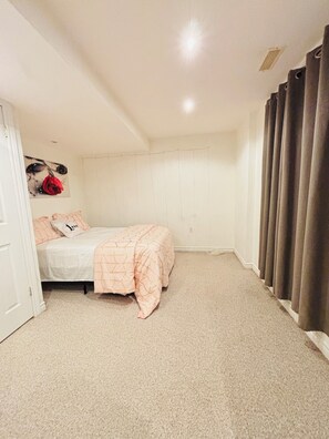 1 bedroom, WiFi - Cozy One bedroom suite 5min to Orangeville Downtown (Orangeville)