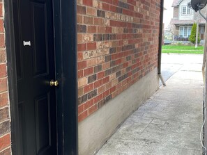 Exterior detail - Cozy One bedroom suite 5min to Orangeville Downtown (Orangeville)