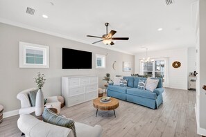 TV - 3BR Home @ Summer Salt • Sleeps 8 • Pool & Near Beach (Orange Beach)
