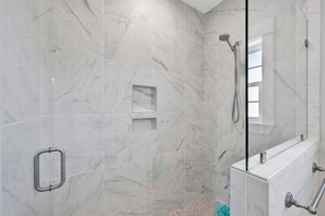 Shower, towels - 3BR Home @ Summer Salt • Sleeps 8 • Pool & Near Beach (Orange Beach)