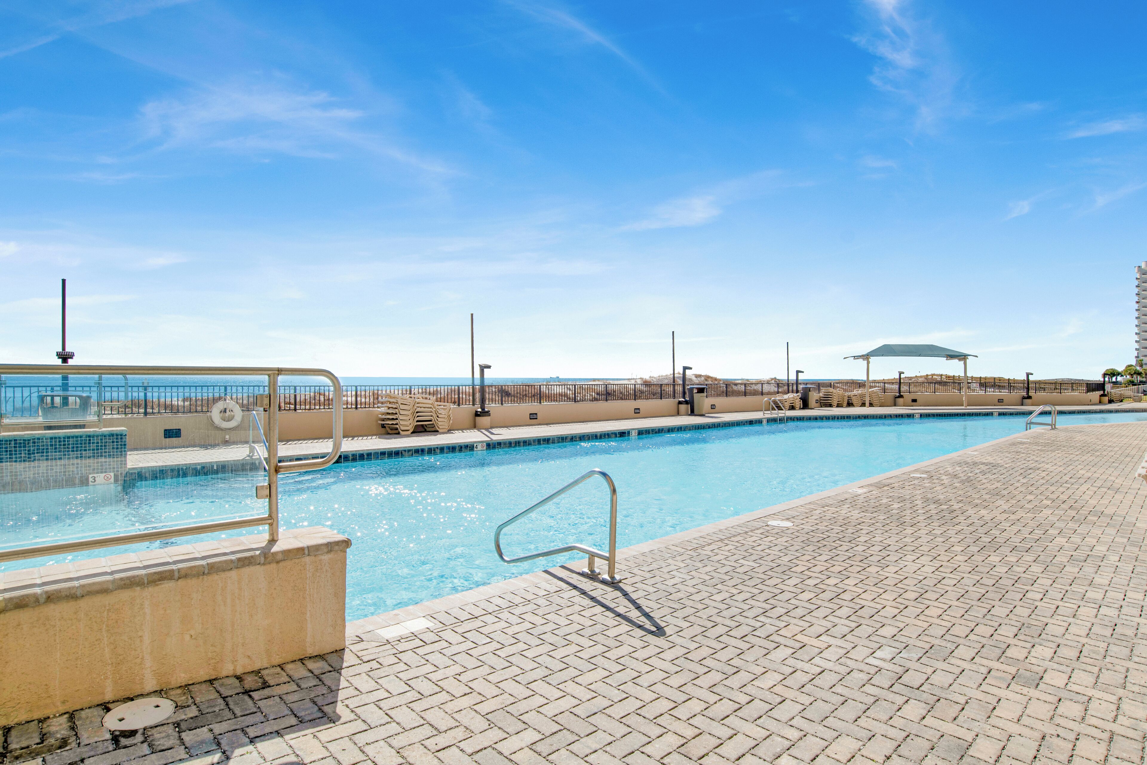 Alberca techada y alberca climatizada