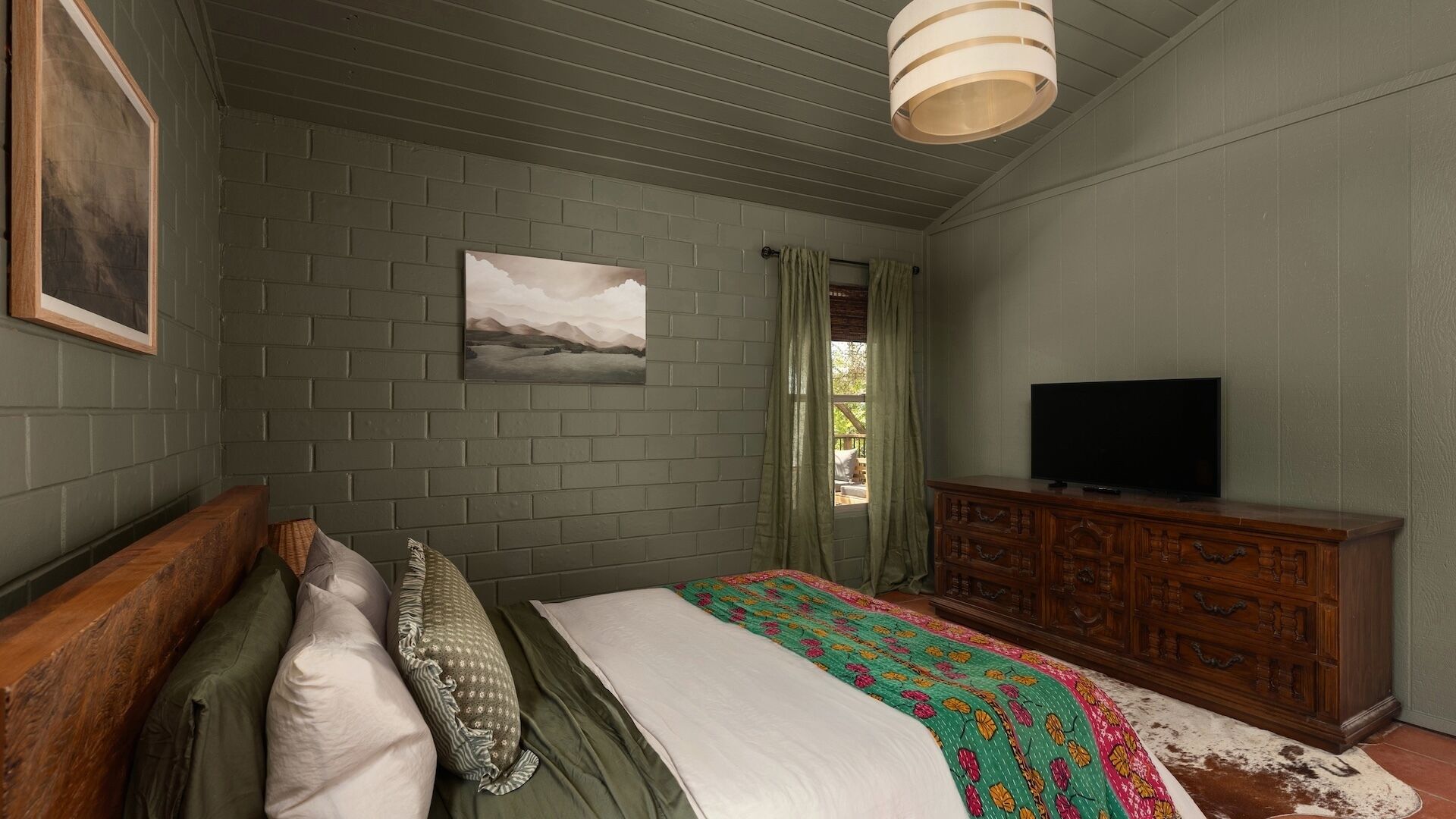4 bedrooms, iron/ironing board, travel crib, WiFi