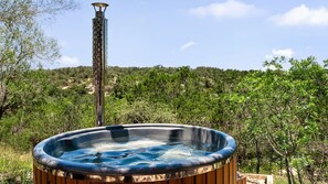 Outdoor spa tub - Tranquilo - Dripping Springs Farmhouse w. Heated Saltwater Pool, Sauna & Hot Tub (Dripping Springs)