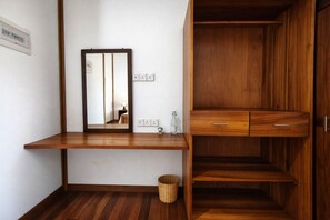 Deluxe Room | Wardrobe