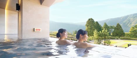 Nhà tắm công cộng