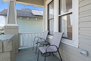 Property grounds - Good Tides | Relaxed Coastal Retreat Near the Beach (Galveston)