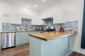 Fridge, microwave, oven, stovetop - Good Tides | Relaxed Coastal Retreat Near the Beach (Galveston)