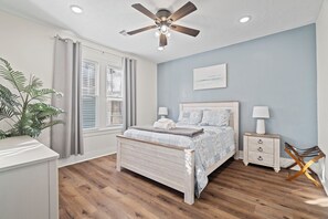 3 bedrooms, free WiFi, bed sheets - Good Tides | Relaxed Coastal Retreat Near the Beach (Galveston)