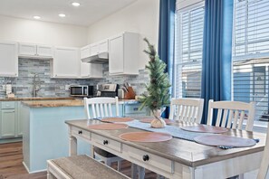 Dining - Good Tides | Relaxed Coastal Retreat Near the Beach (Galveston)