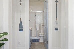 Shower, towels - Good Tides | Relaxed Coastal Retreat Near the Beach (Galveston)